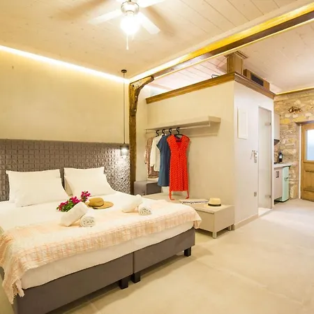 Stone Suites At Lefkada'S Old Port Exterior photo