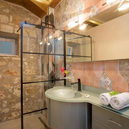 Stone Suites At Lefkada'S Old Port Exterior photo