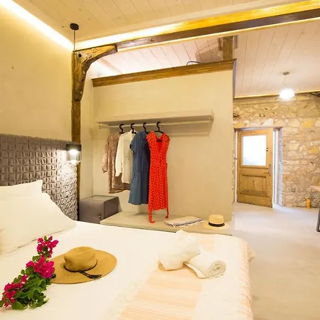 Stone Suites At Lefkada'S Old Port Exterior photo